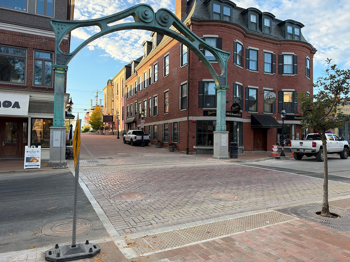 image of the new raised crosswalk at Vaughan Mall, Congress and Chestnut Streets.